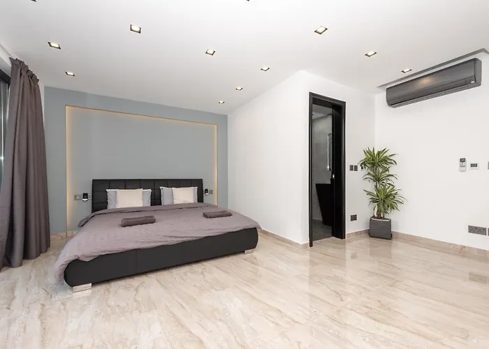 Luxury 2 Bed In The Heart Of St Julians Apartment *